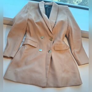 Zara Tan Blazer with Notched Lapels and Fitted Silhouette
